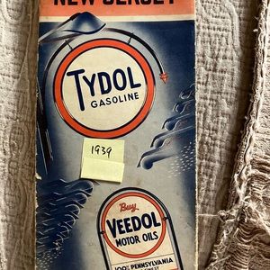 Old old US roadmaps from many different service stations from many states.